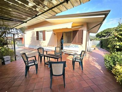 casa indipendente in vendita a Macerata