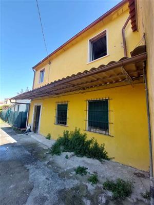 casa indipendente in vendita a Macerata