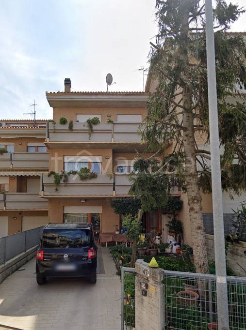casa indipendente in vendita a Macerata