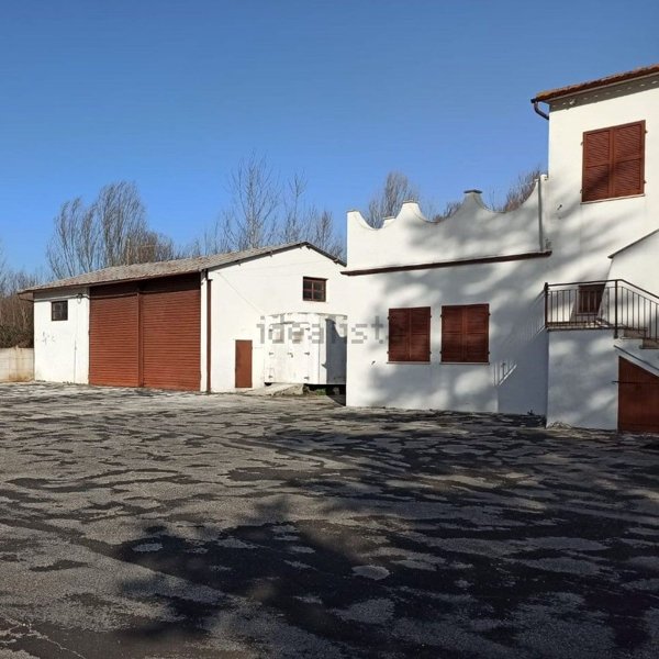 casa indipendente in vendita a Macerata