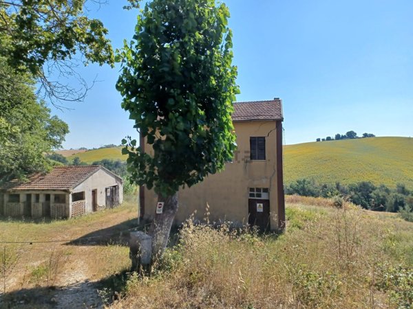 casa indipendente in vendita a Macerata