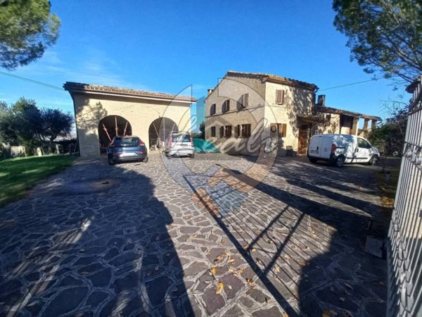 casa indipendente in vendita a Macerata