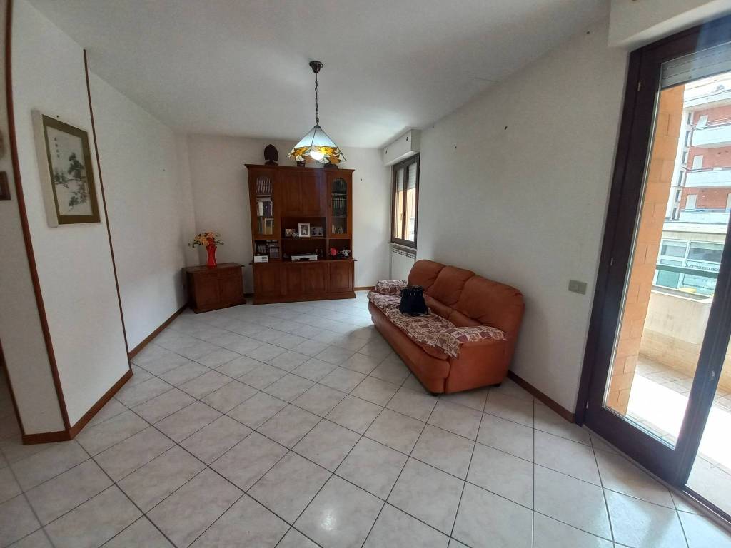 appartamento in vendita a Macerata in zona Sforzacosta
