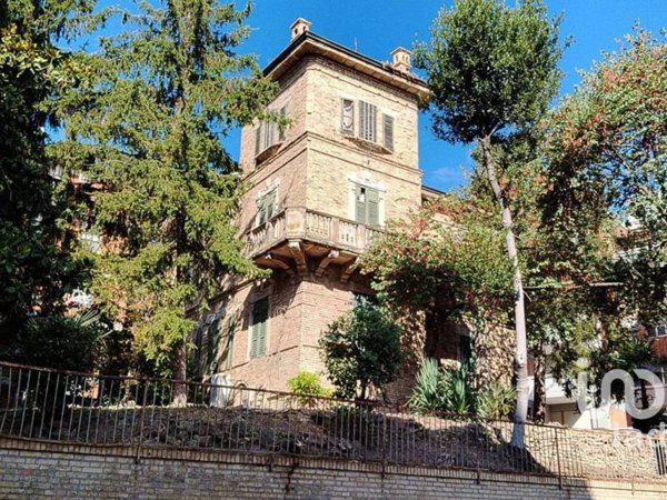 casa indipendente in vendita a Macerata
