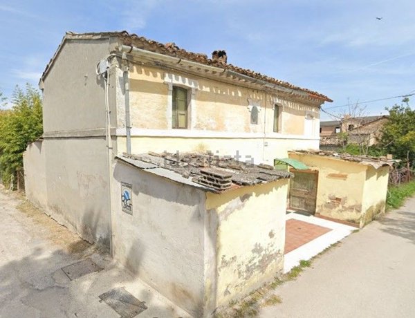 casa indipendente in vendita a Macerata in zona Villa Potenza