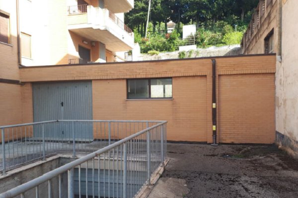 locale di sgombero in vendita a Macerata