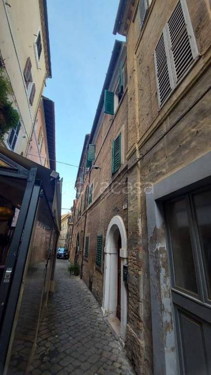 casa indipendente in vendita a Macerata