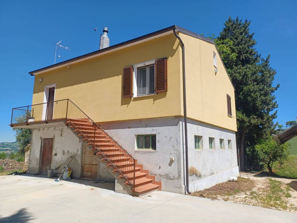 casa indipendente in vendita a Macerata