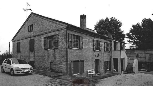 casa indipendente in vendita a Macerata