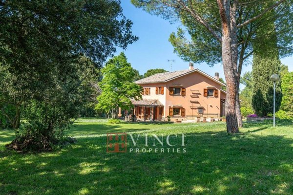 casa indipendente in vendita a Macerata