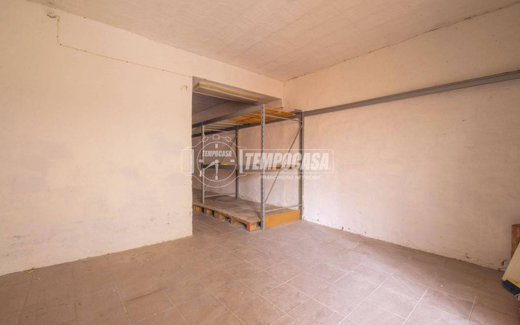locale commerciale in vendita a Macerata