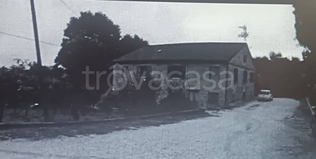 casa indipendente in vendita a Macerata