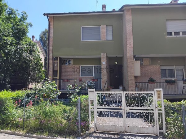 casa indipendente in vendita a Macerata
