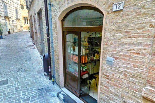 negozio in vendita a Macerata