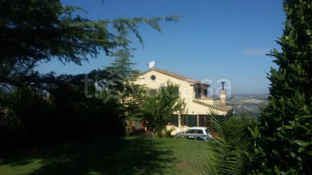 casa indipendente in vendita a Macerata