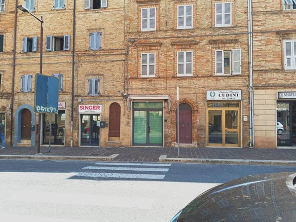 negozio in vendita a Macerata