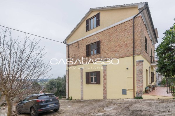casa indipendente in vendita a Macerata