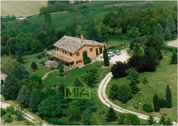 casa indipendente in vendita a Macerata in zona Madonna Del Monte