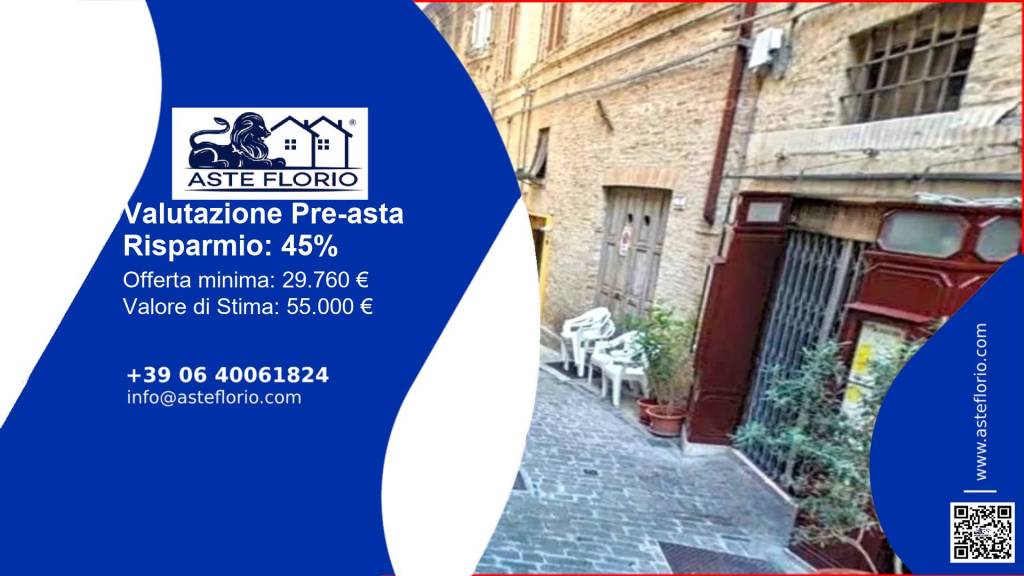 locale commerciale in vendita a Macerata