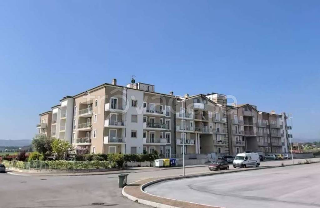 appartamento in vendita a Macerata in zona Piediripa