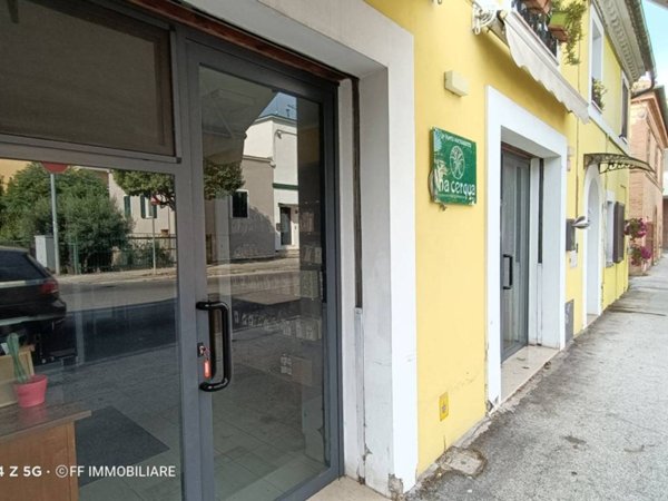 intera palazzina in vendita a Macerata in zona Sforzacosta