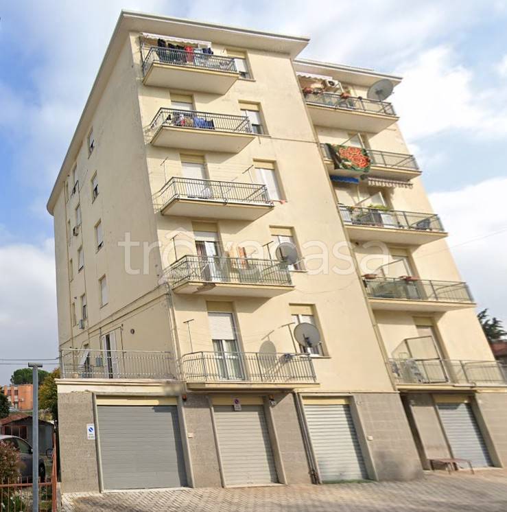 appartamento in vendita a Macerata in zona Piediripa