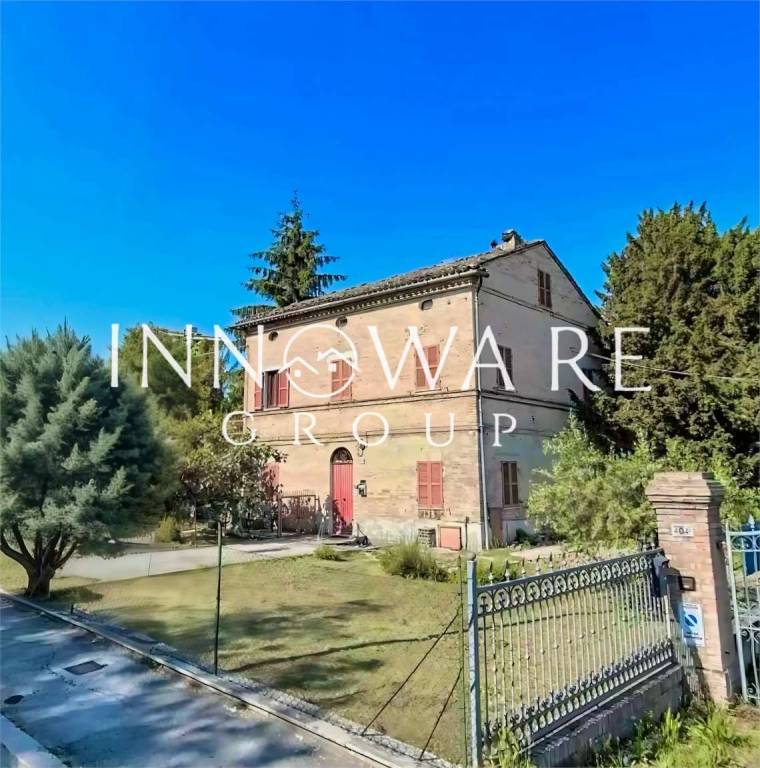 casa indipendente in vendita a Macerata