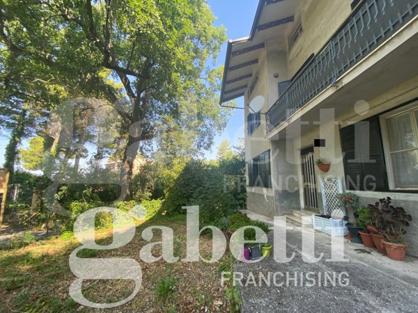 casa indipendente in vendita a Macerata in zona Villa Potenza