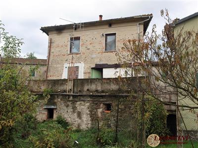 casa indipendente in vendita a Macerata