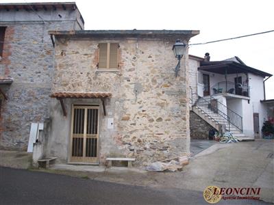 casa indipendente in vendita a Macerata