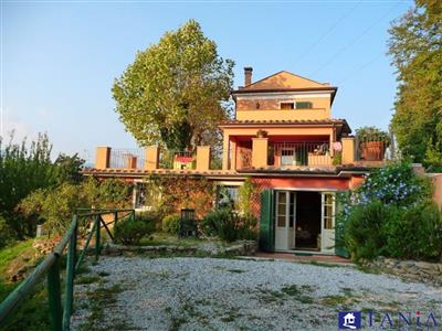 casa indipendente in vendita a Macerata