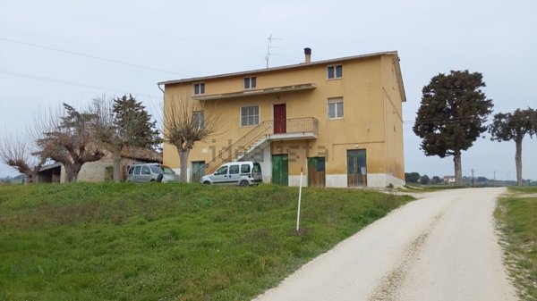 casa indipendente in vendita a Macerata