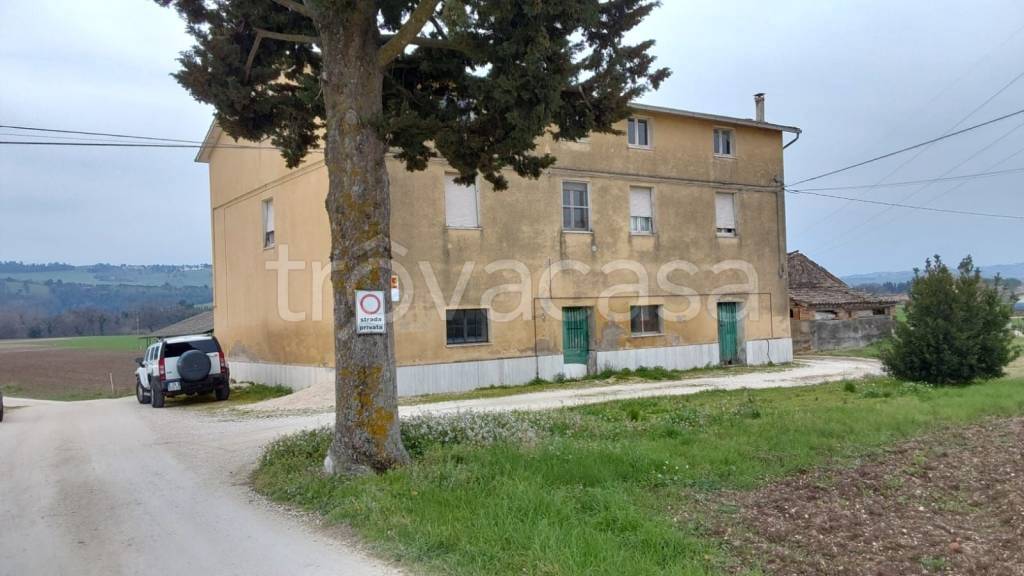 casa indipendente in vendita a Macerata