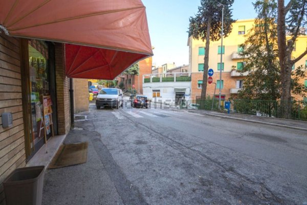 locale commerciale in vendita a Macerata
