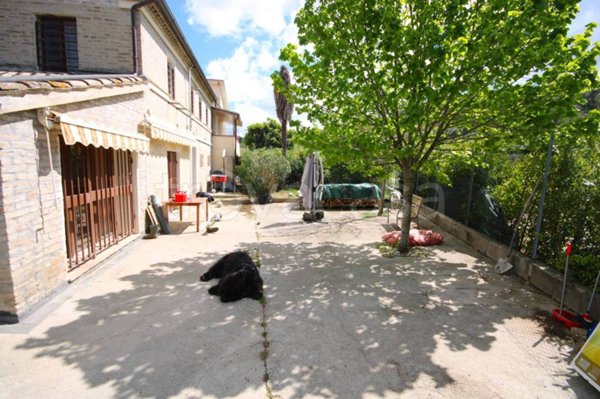 casa indipendente in vendita a Macerata
