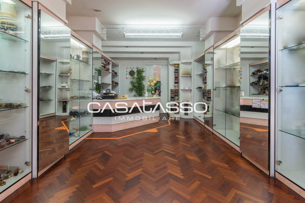 locale commerciale in vendita a Macerata