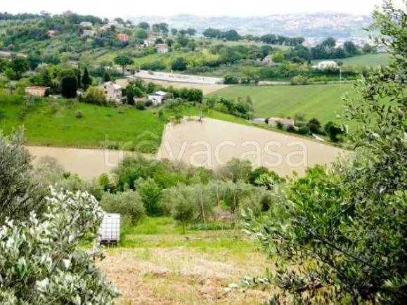 casa indipendente in vendita a Macerata