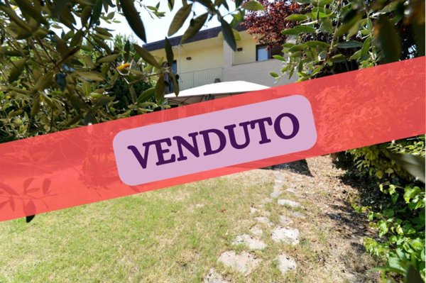 casa indipendente in vendita a Macerata