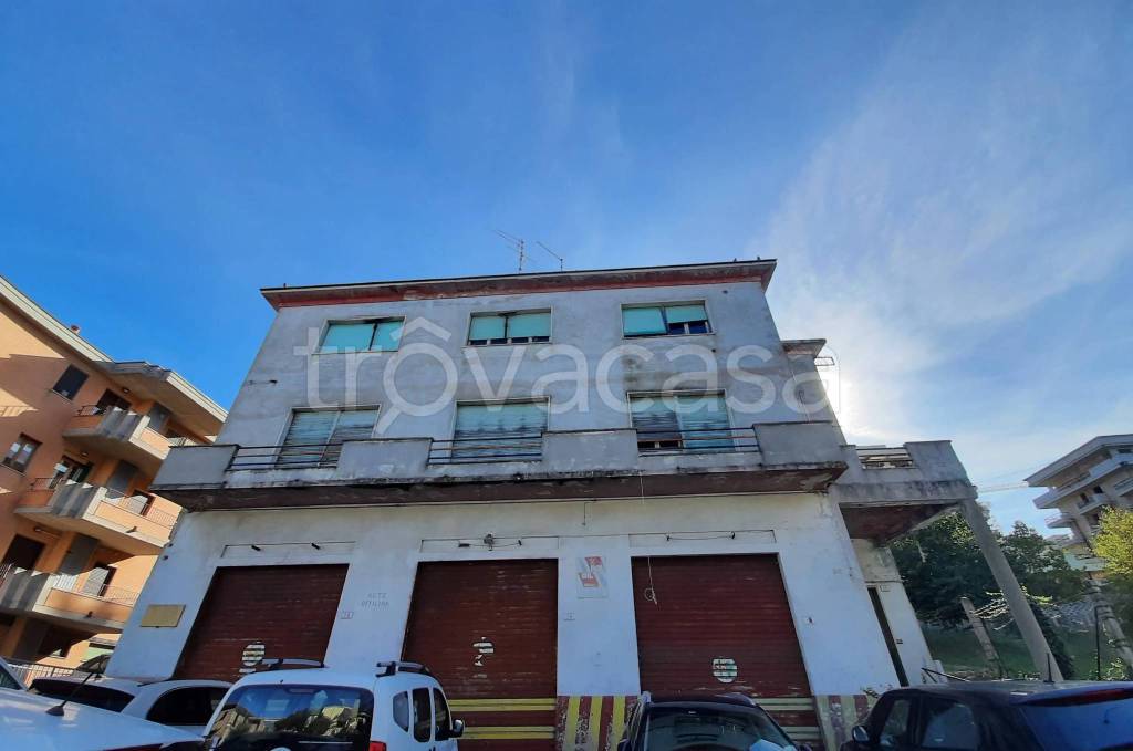 casa indipendente in vendita a Macerata