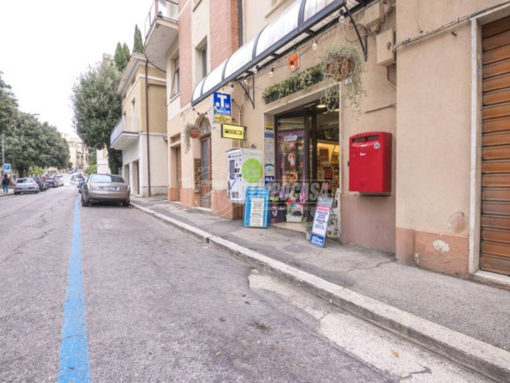 negozio in vendita a Macerata
