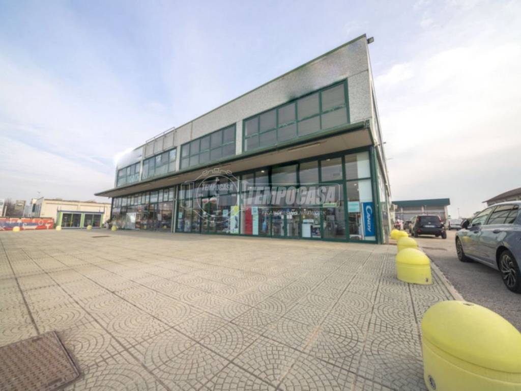 appartamento in vendita a Macerata in zona Piediripa