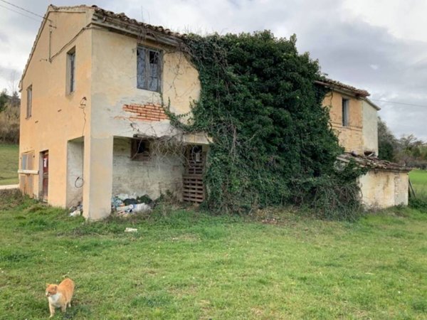 casa indipendente in vendita a Macerata