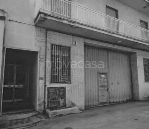 locale commerciale in vendita a Macerata