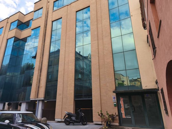 locale di sgombero in vendita a Macerata