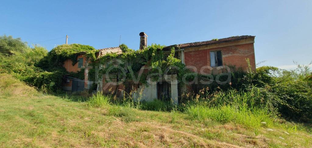 casa indipendente in vendita a Macerata