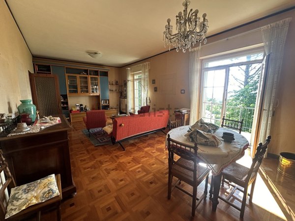 casa indipendente in vendita a Macerata