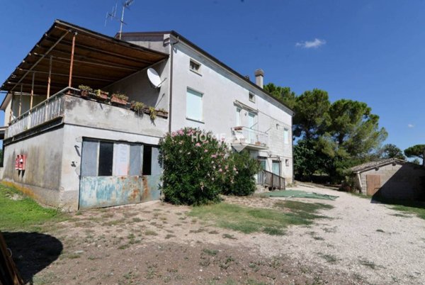 casa indipendente in vendita a Macerata