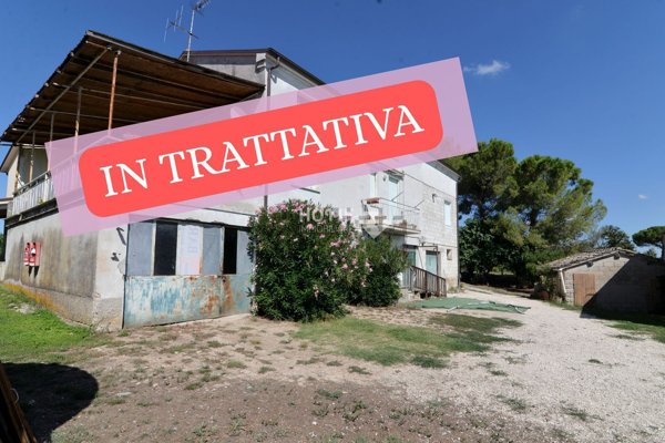 pentavano in vendita a Macerata