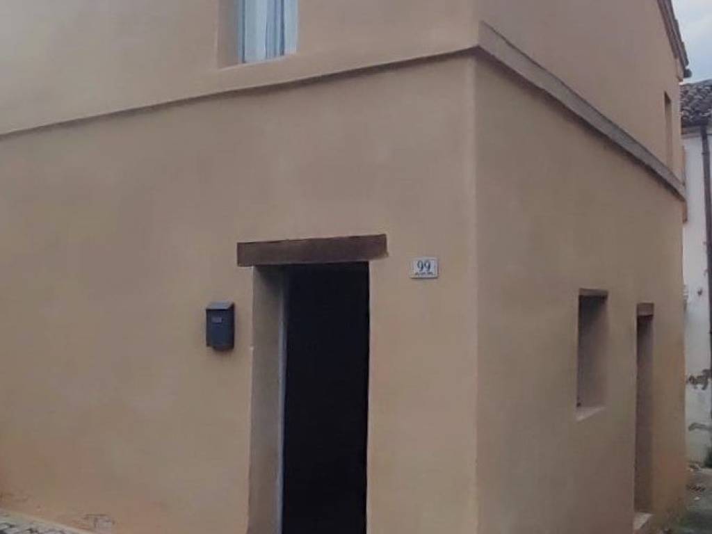 casa indipendente in vendita a Macerata