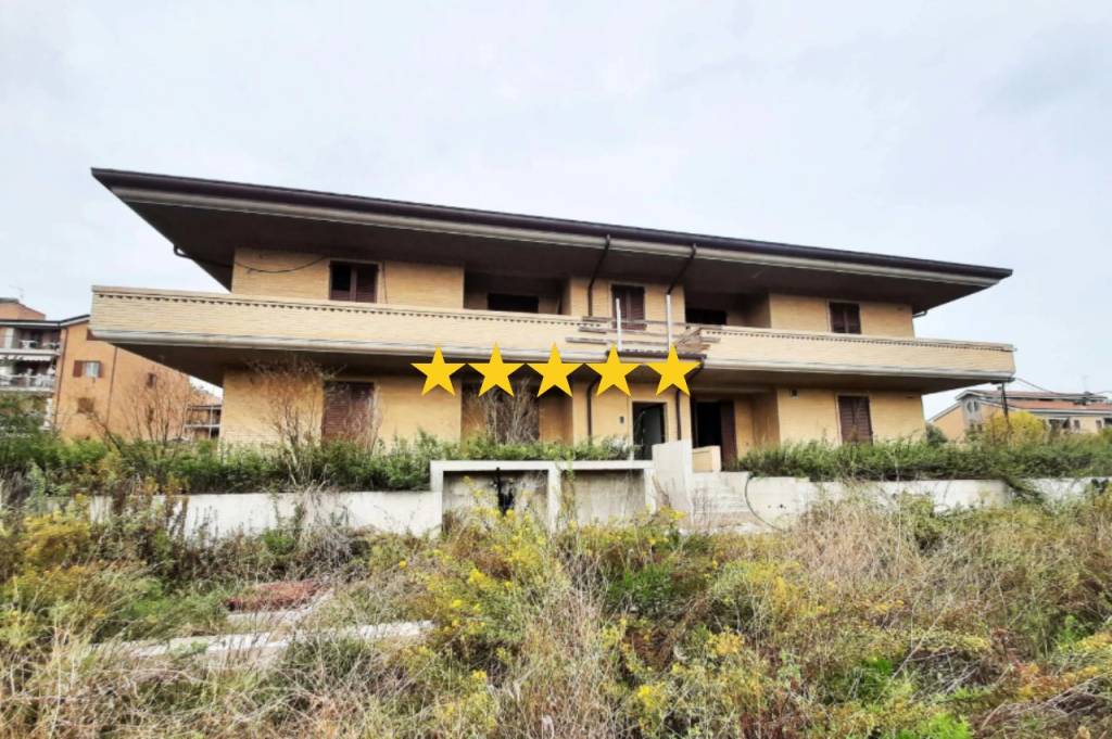 appartamento in vendita a Macerata in zona Sforzacosta